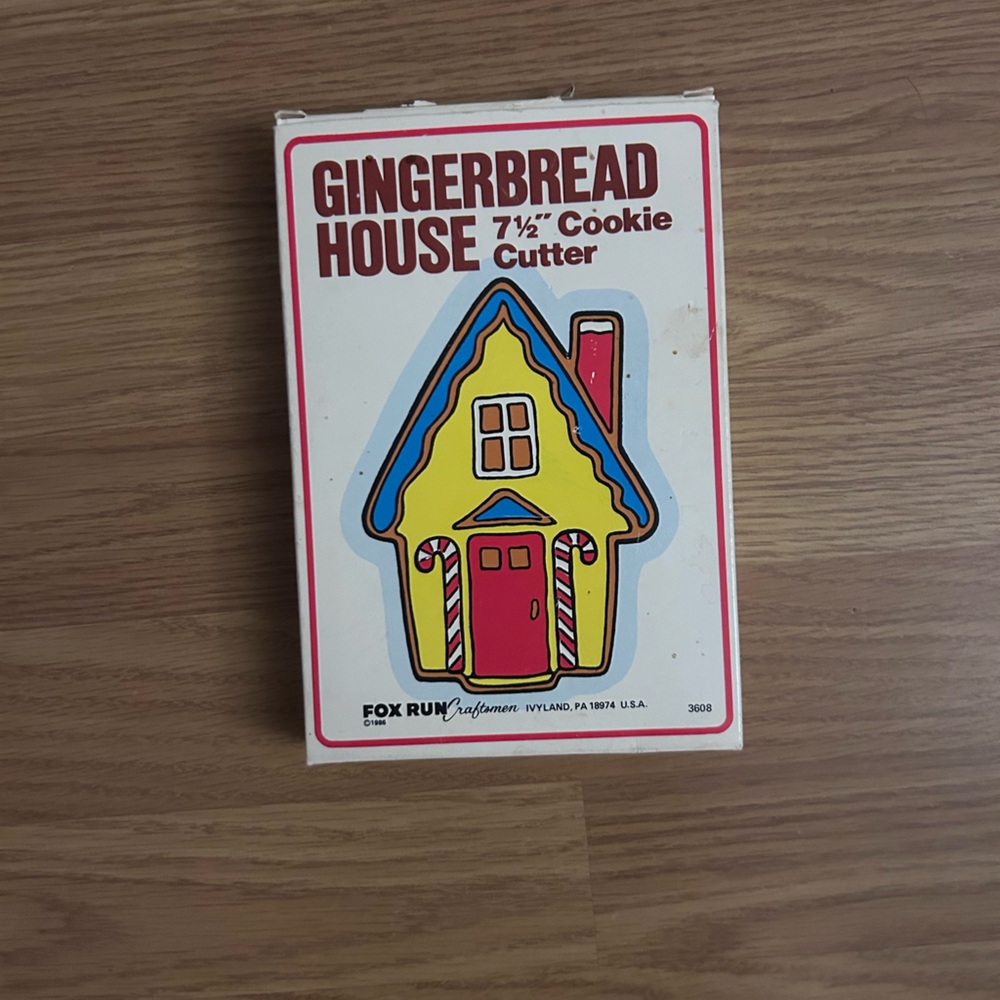 Gingerbread House Cookie Cutter Set - Yellow & Red
